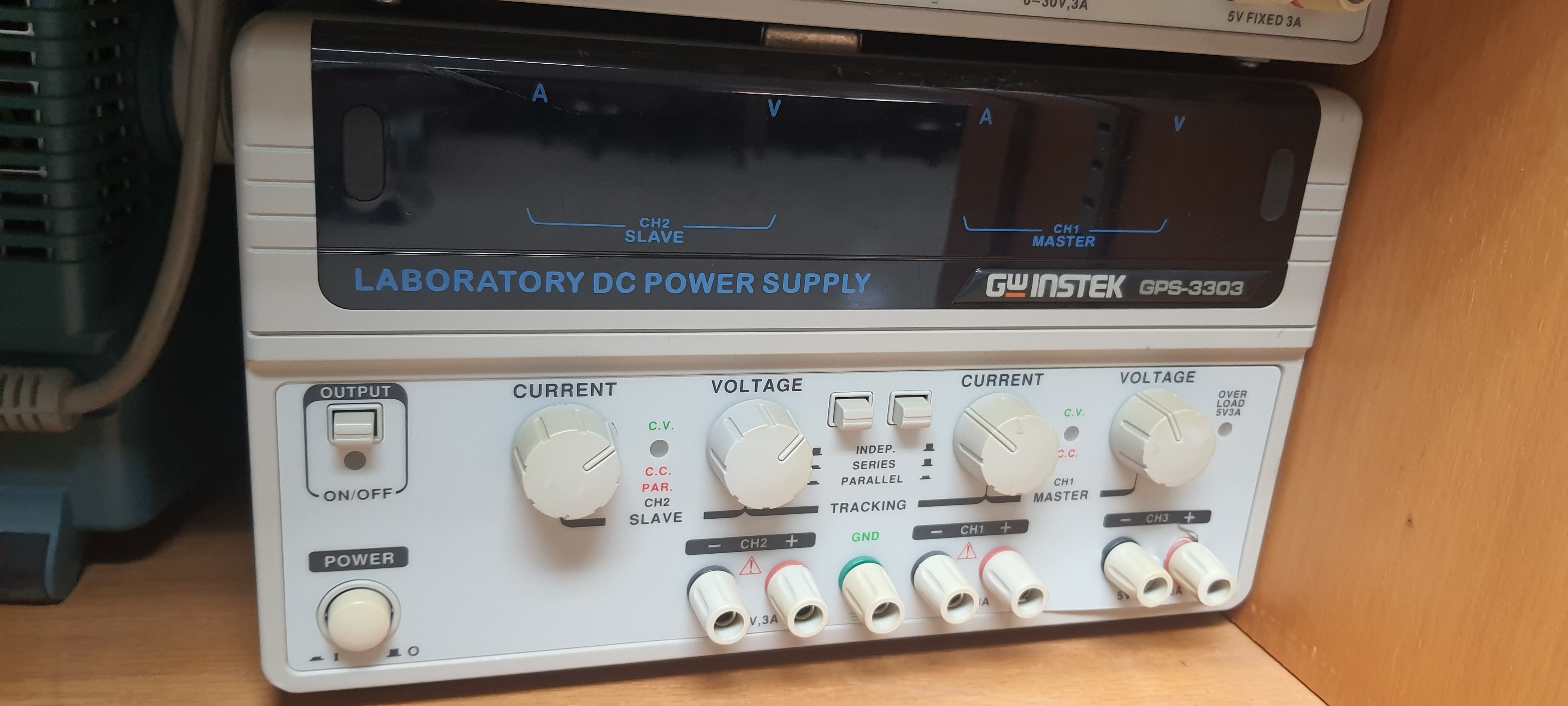 gw instek gps-3303 laboratory DC power supply